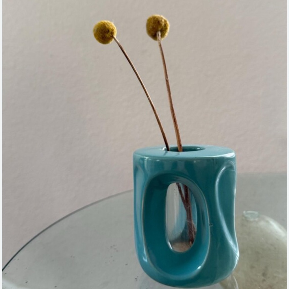 99 International blue bud vase USA
